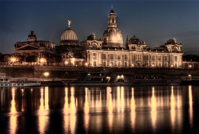  Dresden at night